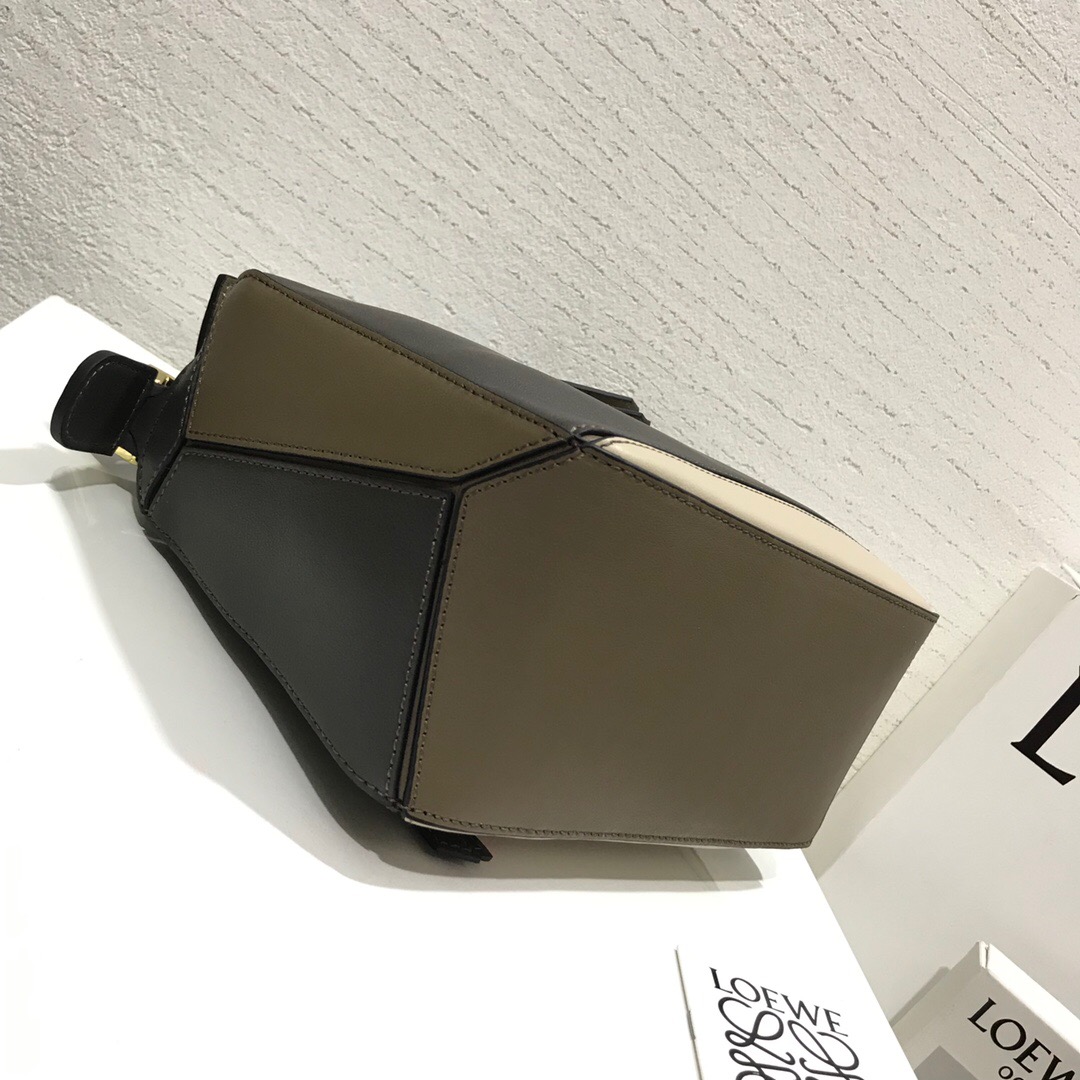 臺灣臺北 新北 羅意威小號和中號尺寸 LOEWE Puzzle Small Bag