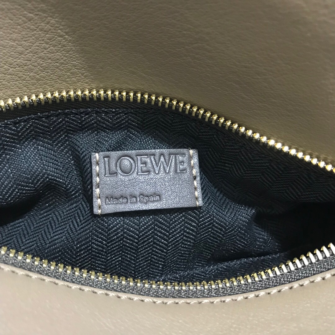 臺灣臺北 新北 羅意威小號和中號尺寸 LOEWE Puzzle Small Bag