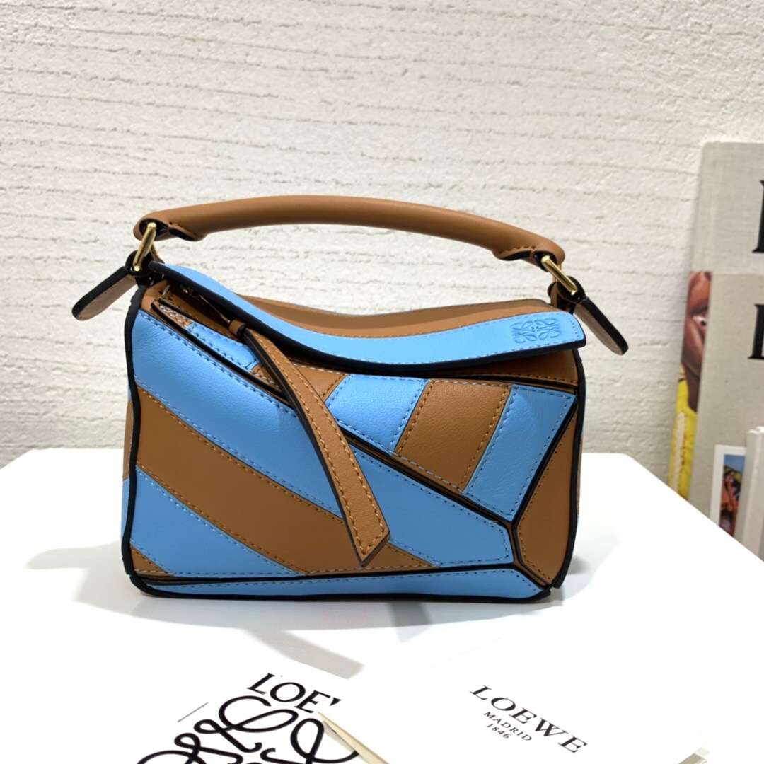 臺灣臺北市羅意威 LOEWE Puzzle Rugby Mini Bag Tan/Sky Blue