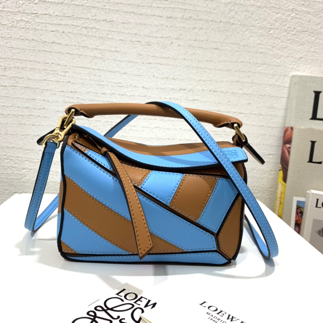 臺灣臺北市羅意威 LOEWE Puzzle Rugby Mini Bag Tan/Sky Blue