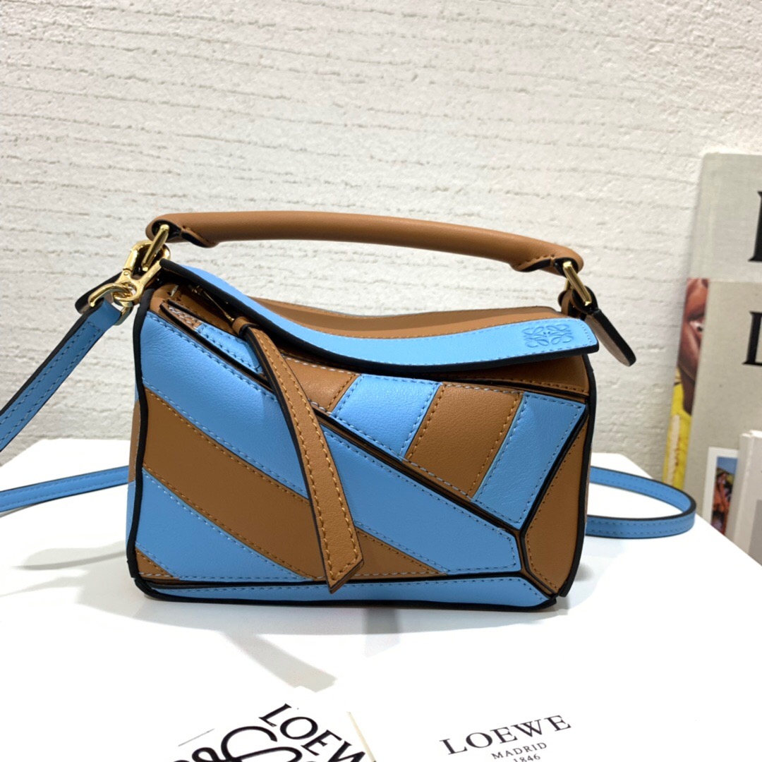 臺灣臺北市羅意威 LOEWE Puzzle Rugby Mini Bag Tan/Sky Blue