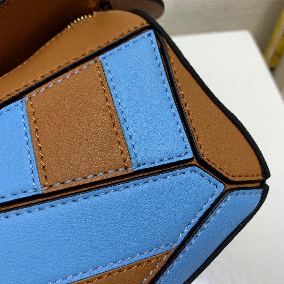 臺灣臺北市羅意威 LOEWE Puzzle Rugby Mini Bag Tan/Sky Blue