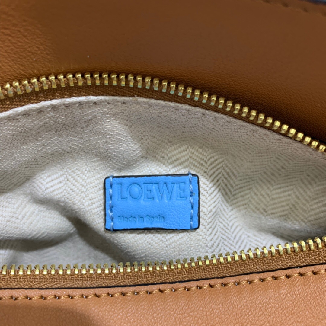 臺灣臺北市羅意威 LOEWE Puzzle Rugby Mini Bag Tan/Sky Blue