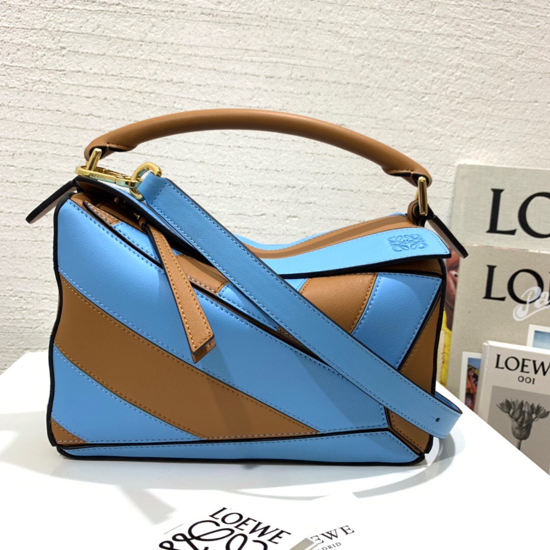 羅意威puzzle有幾個尺寸LOEWE Puzzle Rugby Small Bag Tan/Sky Blue