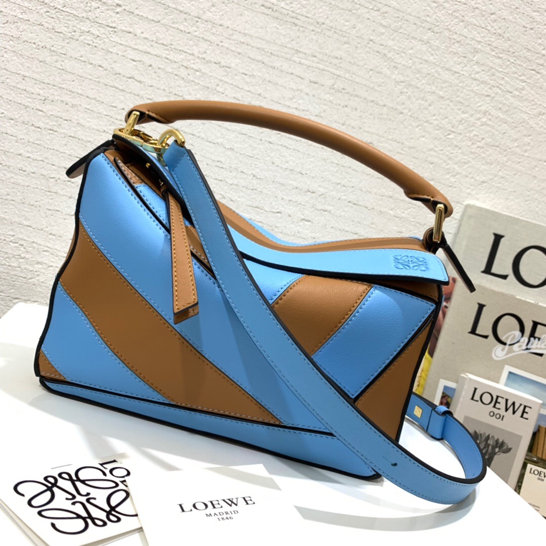 羅意威puzzle有幾個尺寸LOEWE Puzzle Rugby Small Bag Tan/Sky Blue