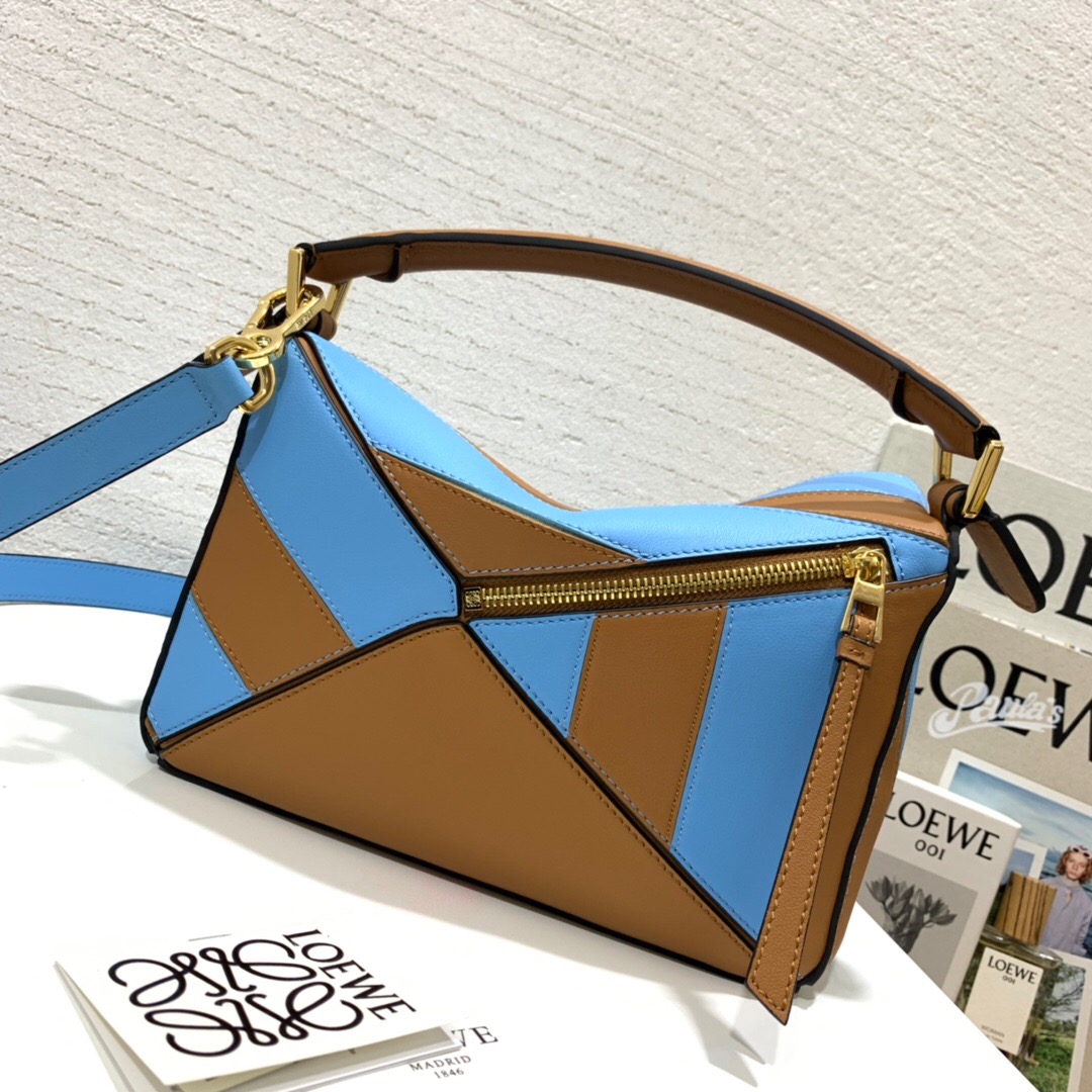 羅意威puzzle有幾個尺寸LOEWE Puzzle Rugby Small Bag Tan/Sky Blue