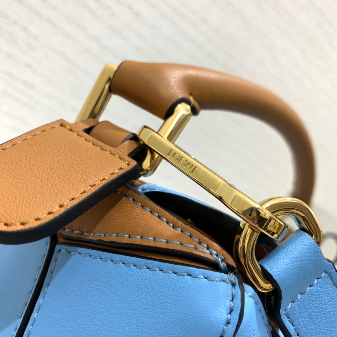 羅意威puzzle有幾個尺寸LOEWE Puzzle Rugby Small Bag Tan/Sky Blue