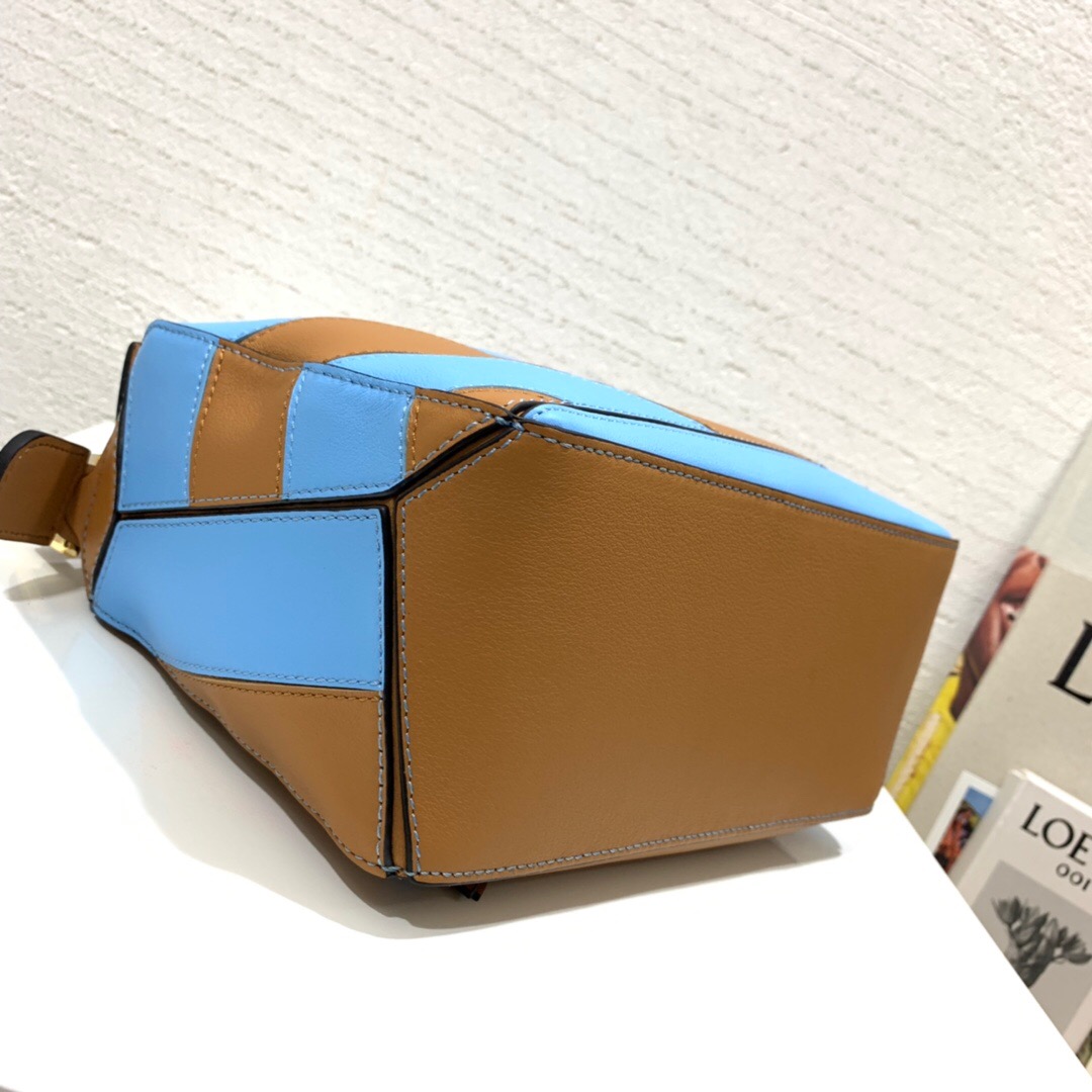 羅意威puzzle有幾個尺寸LOEWE Puzzle Rugby Small Bag Tan/Sky Blue