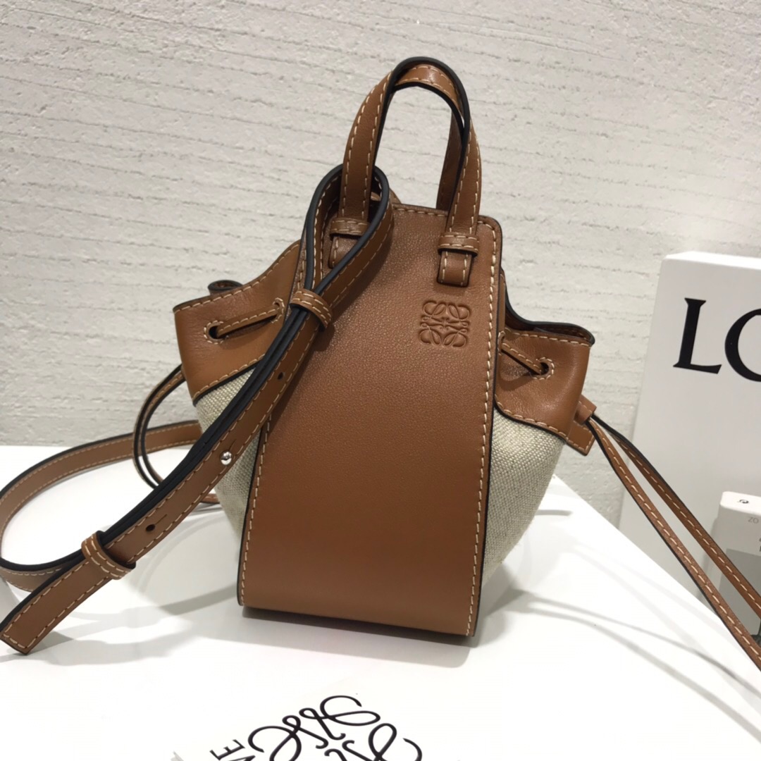 臺灣羅意威吊床包價格及圖片 Loewe水桶包 Hammock Drawstring Mini Bag