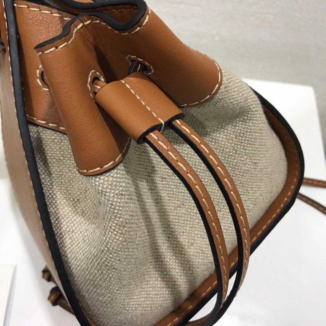 臺灣羅意威吊床包價格及圖片 Loewe水桶包 Hammock Drawstring Mini Bag