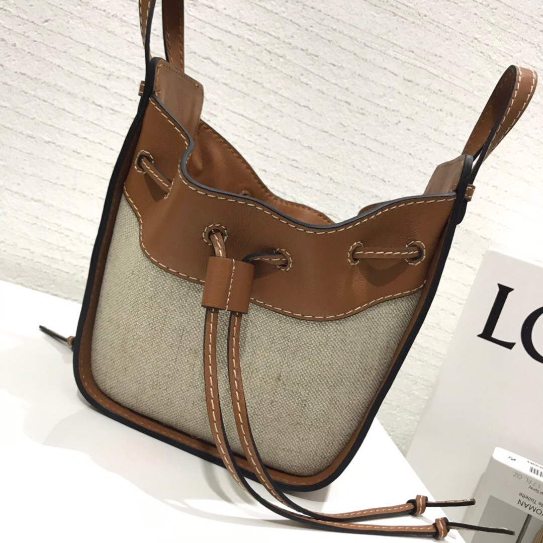 臺灣羅意威吊床包價格及圖片 Loewe水桶包 Hammock Drawstring Mini Bag