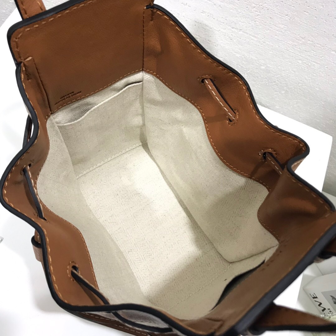 臺灣羅意威吊床包價格及圖片 Loewe水桶包 Hammock Drawstring Mini Bag