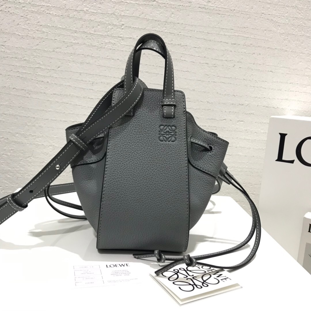 羅意威吊床包 臺灣價格 Loewe 水桶包 Hammock Drawstring Mini Bag