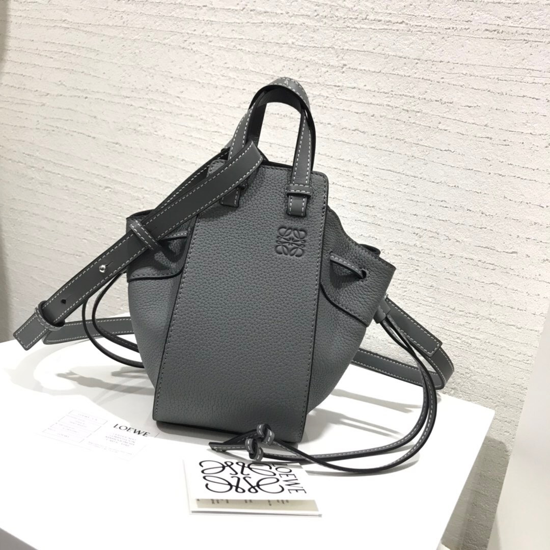 羅意威吊床包 臺灣價格 Loewe 水桶包 Hammock Drawstring Mini Bag