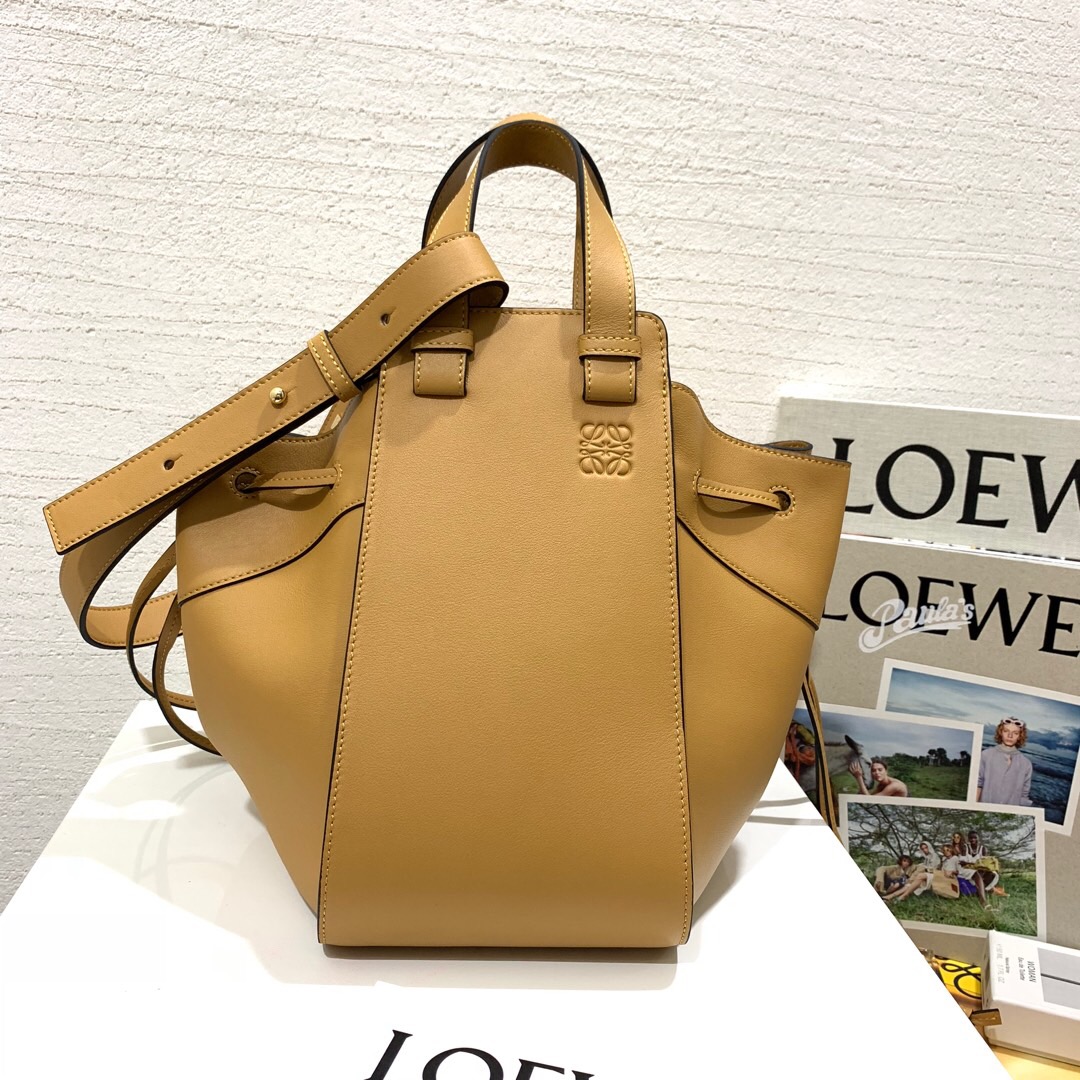 Loewe Hammock Drawstring Medium Bag Light Caramel