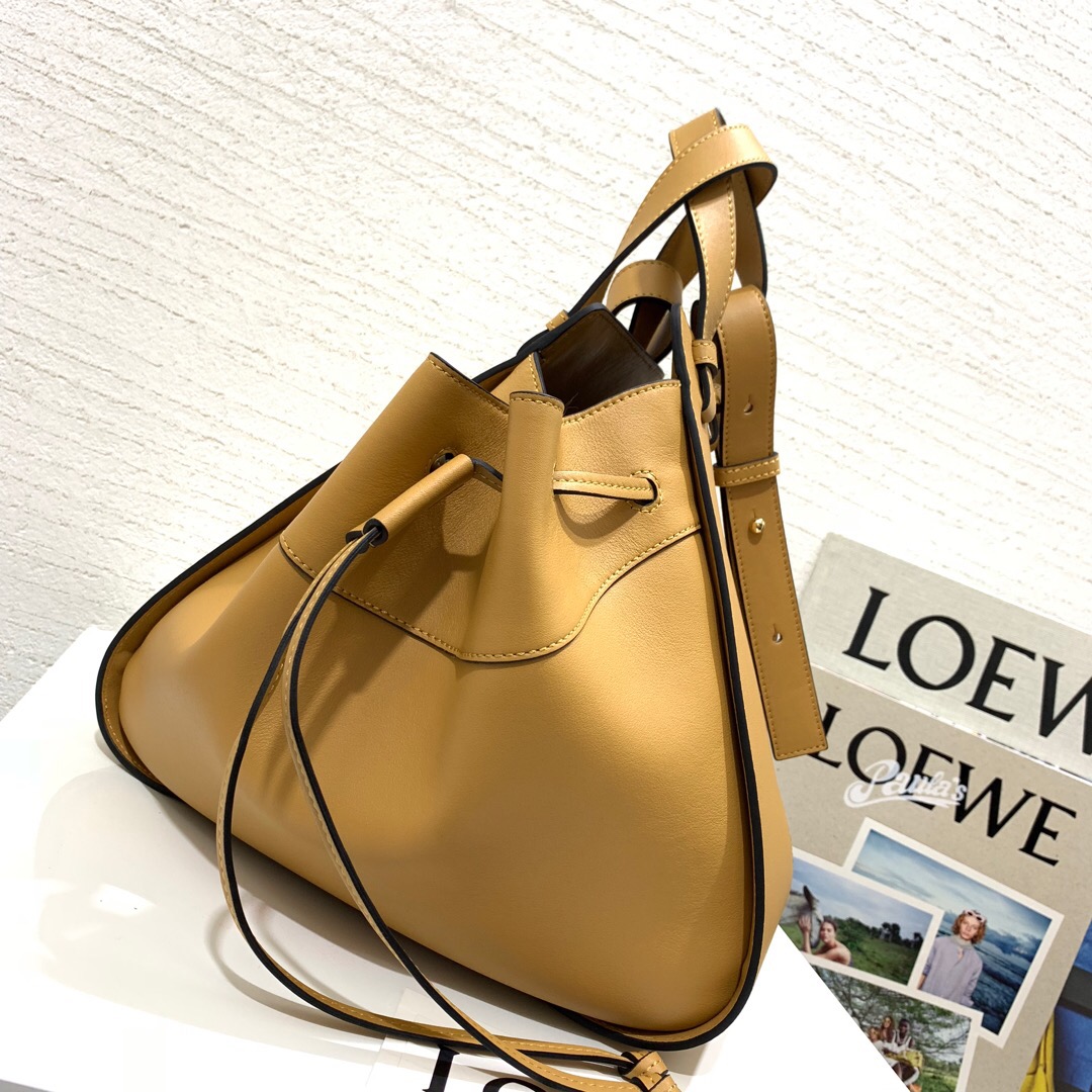 Loewe Hammock Drawstring Medium Bag Light Caramel