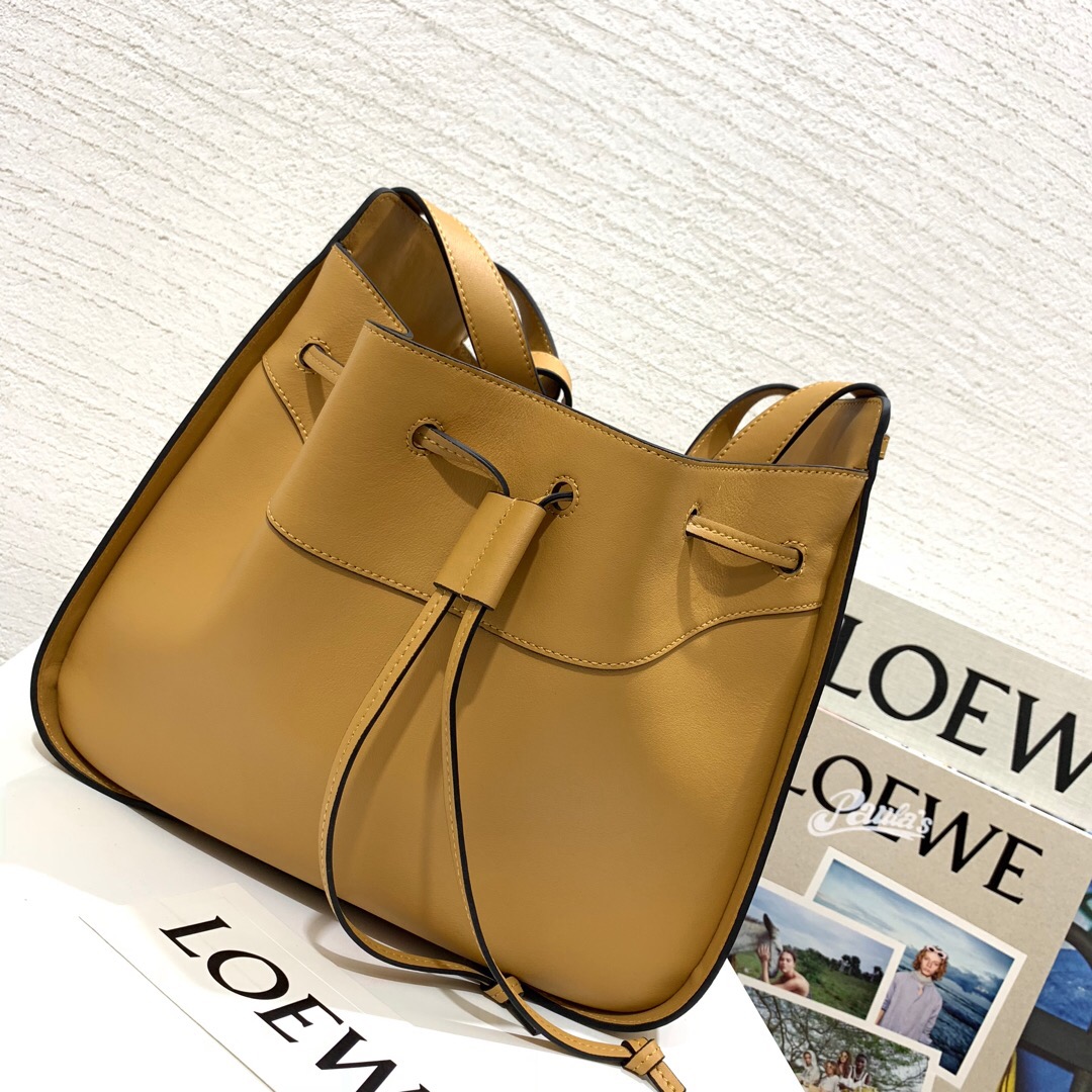 Loewe Hammock Drawstring Medium Bag Light Caramel