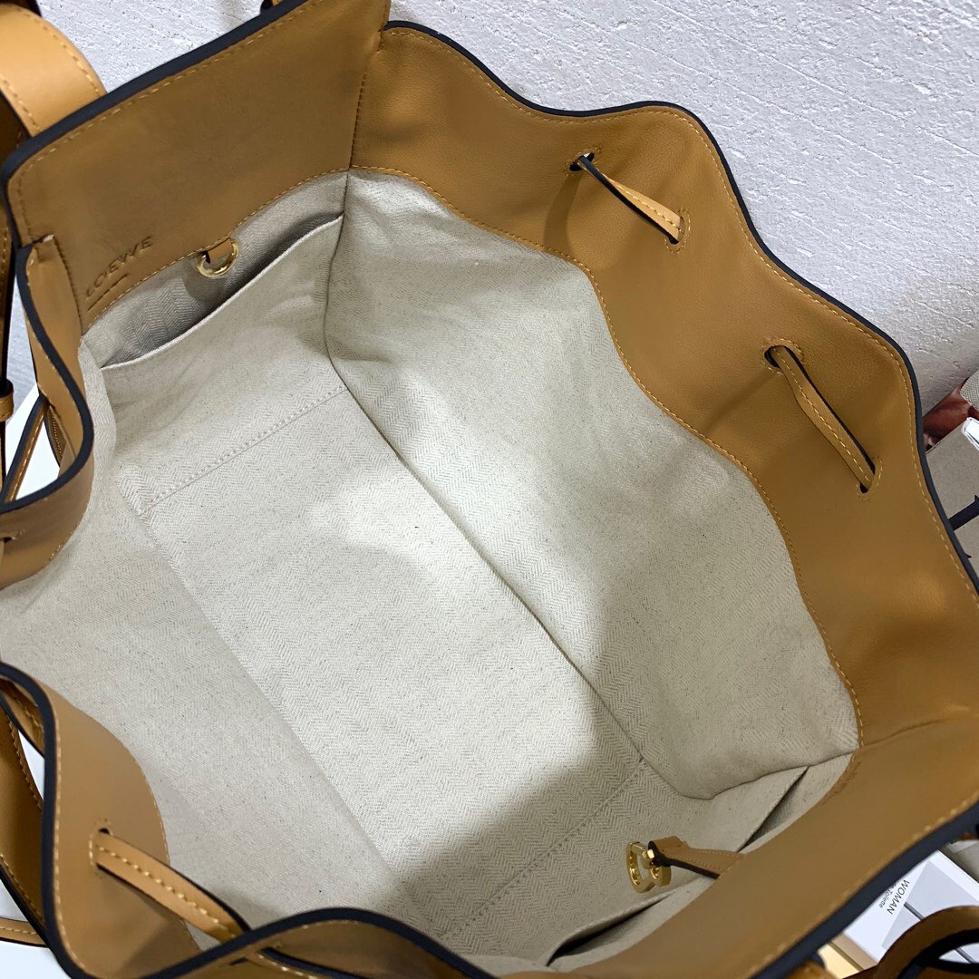 Loewe Hammock Drawstring Medium Bag Light Caramel