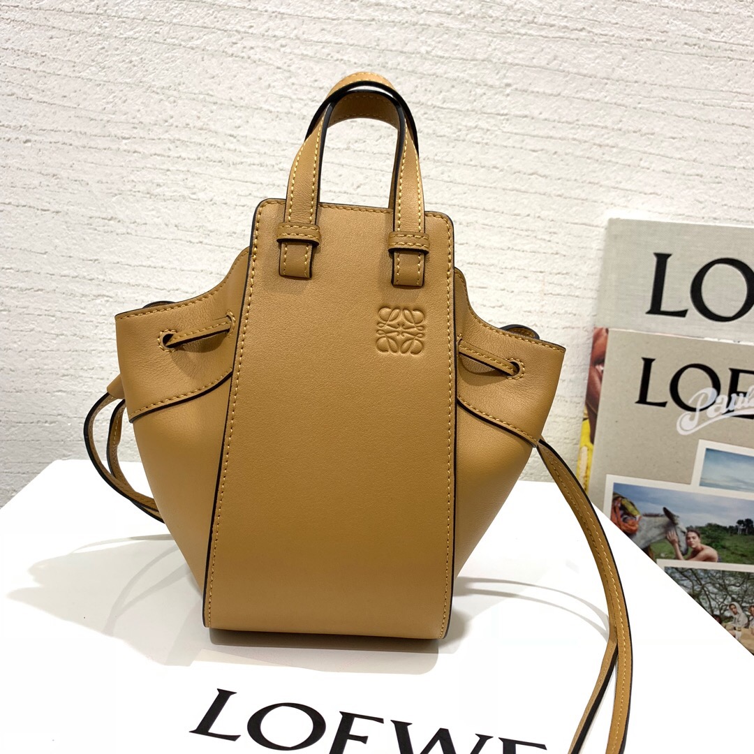 Loewe Hammock Drawstring Medium Bag Light Caramel