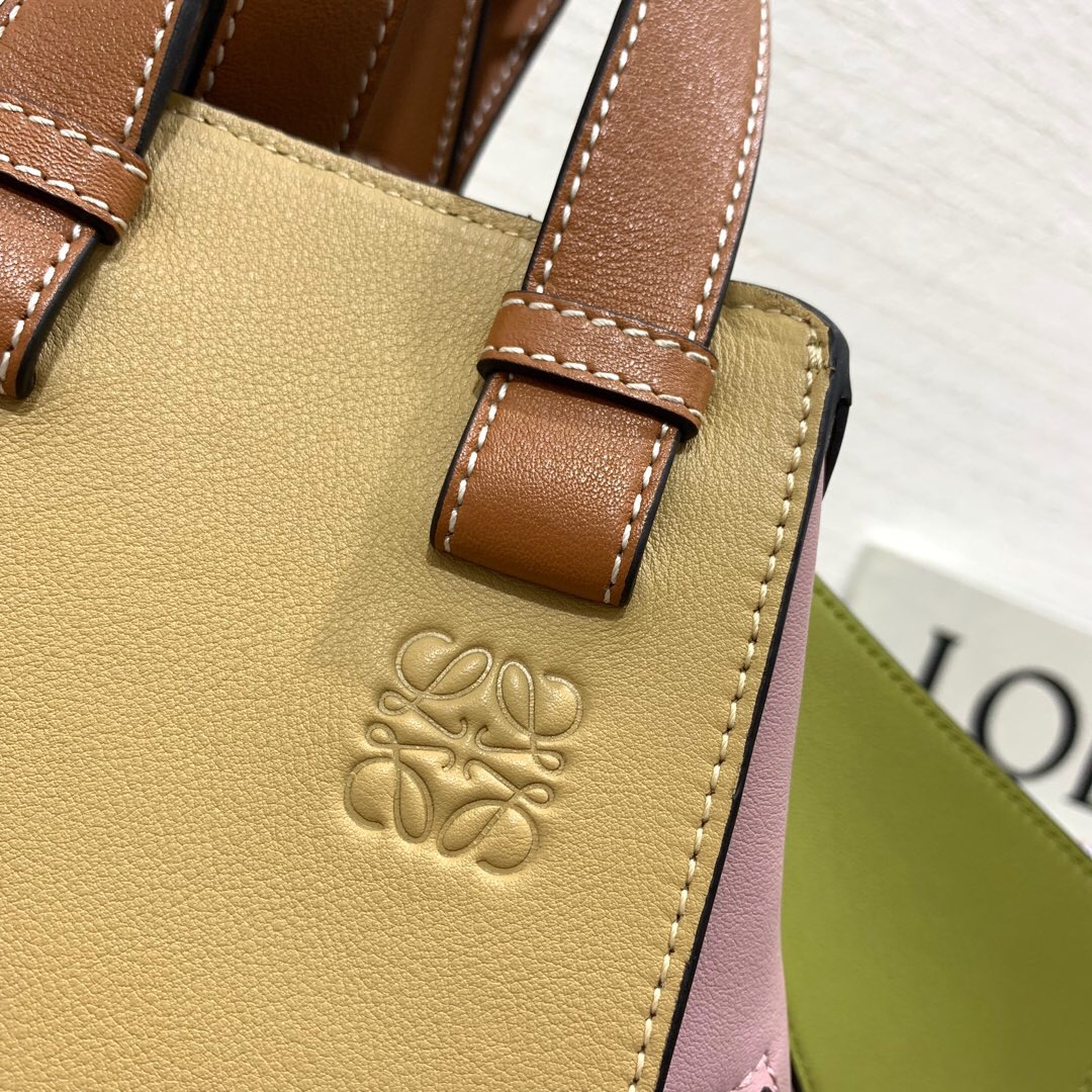 臺灣羅意威新款包包圖片 Loewe Hammock Small Bag lilac/gold