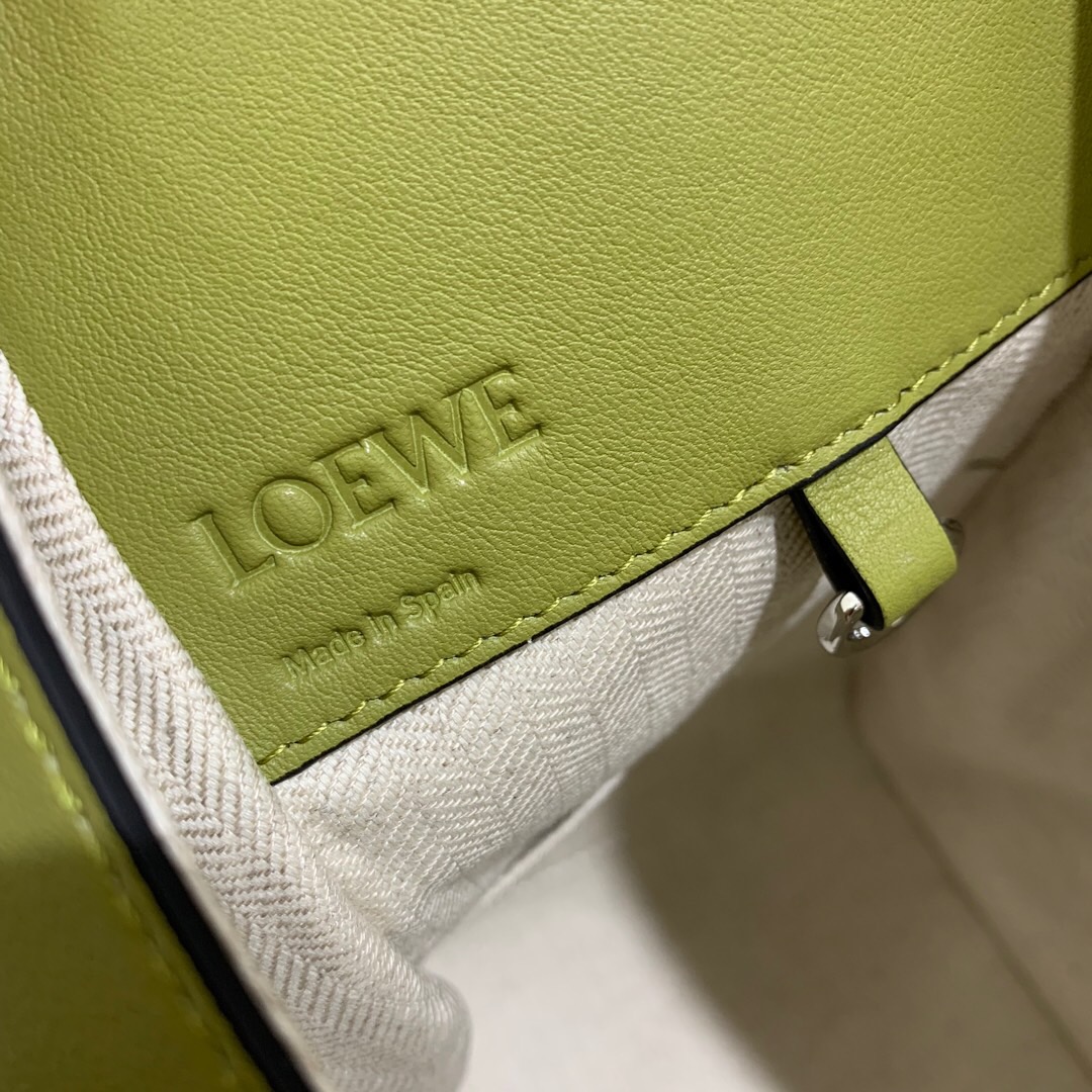 臺灣羅意威新款包包圖片 Loewe Hammock Small Bag lilac/gold