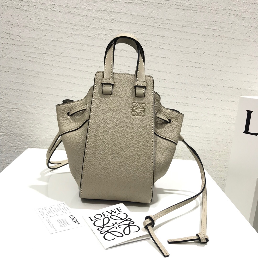 羅意威迷妳吊床包官網 Loewe Hammock Drawstring Mini Bag Light Oat