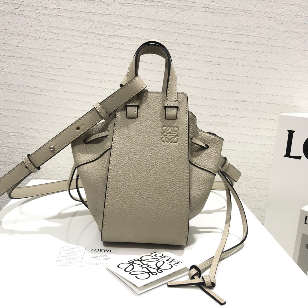 羅意威迷妳吊床包官網 Loewe Hammock Drawstring Mini Bag Light Oat