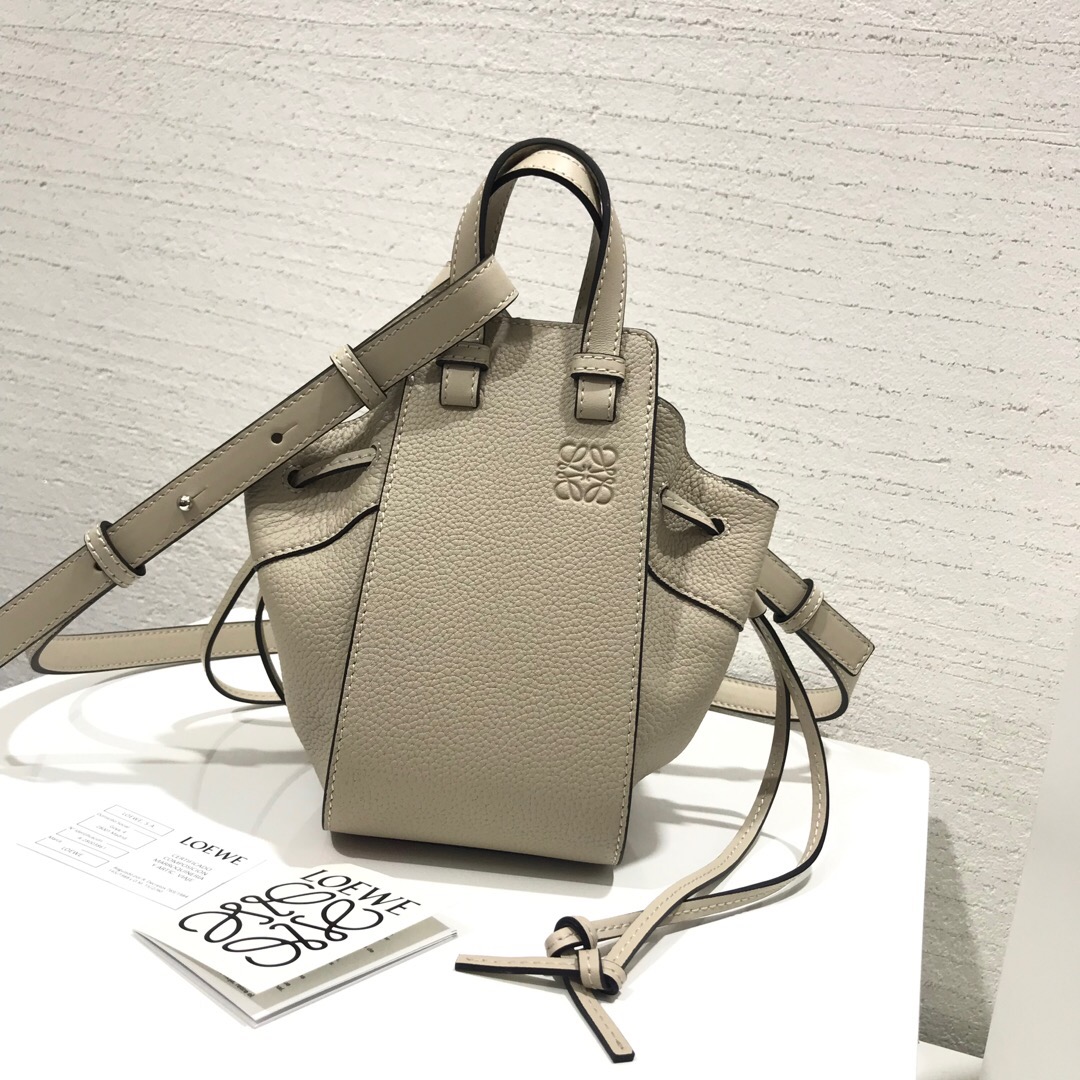 羅意威迷妳吊床包官網 Loewe Hammock Drawstring Mini Bag Light Oat