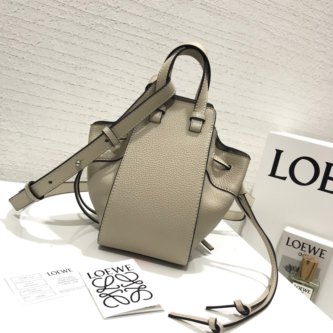 羅意威迷妳吊床包官網 Loewe Hammock Drawstring Mini Bag Light Oat