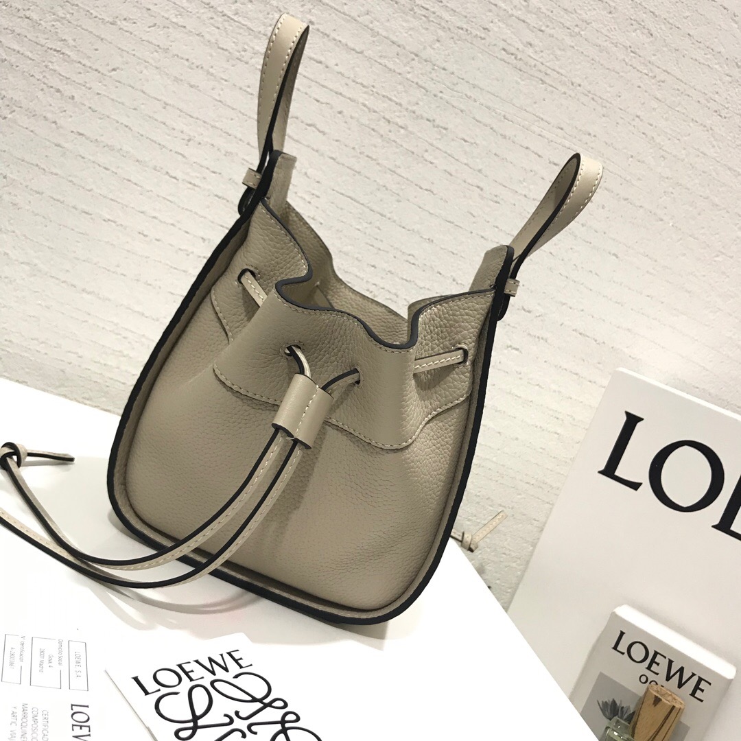 羅意威迷妳吊床包官網 Loewe Hammock Drawstring Mini Bag Light Oat