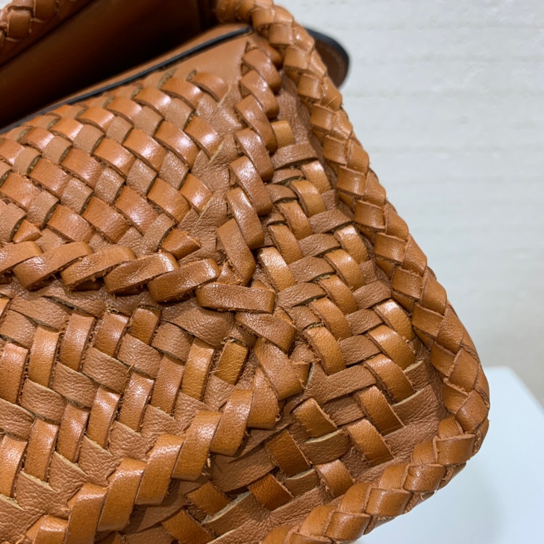 羅意威包包臺灣官網 LOEWE Puzzle Woven Small Bag 棕色