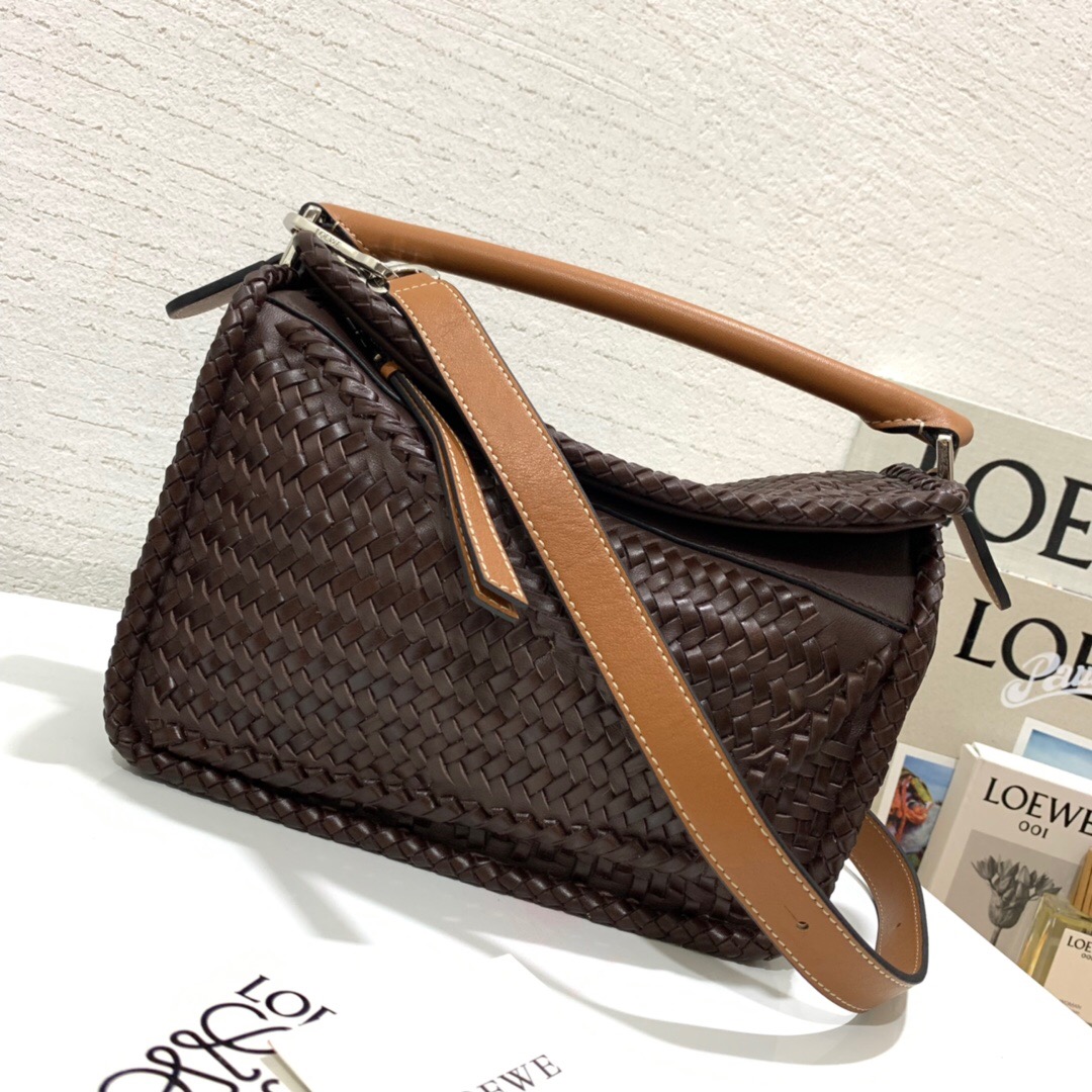 臺灣桃園市羅意威幾何包價格 LOEWE Puzzle Woven Small Bag Brunette