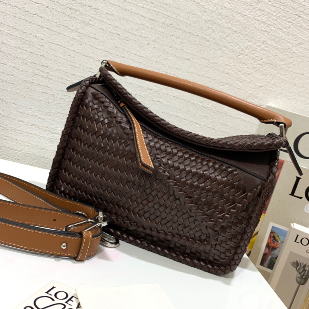 臺灣桃園市羅意威幾何包價格 LOEWE Puzzle Woven Small Bag Brunette