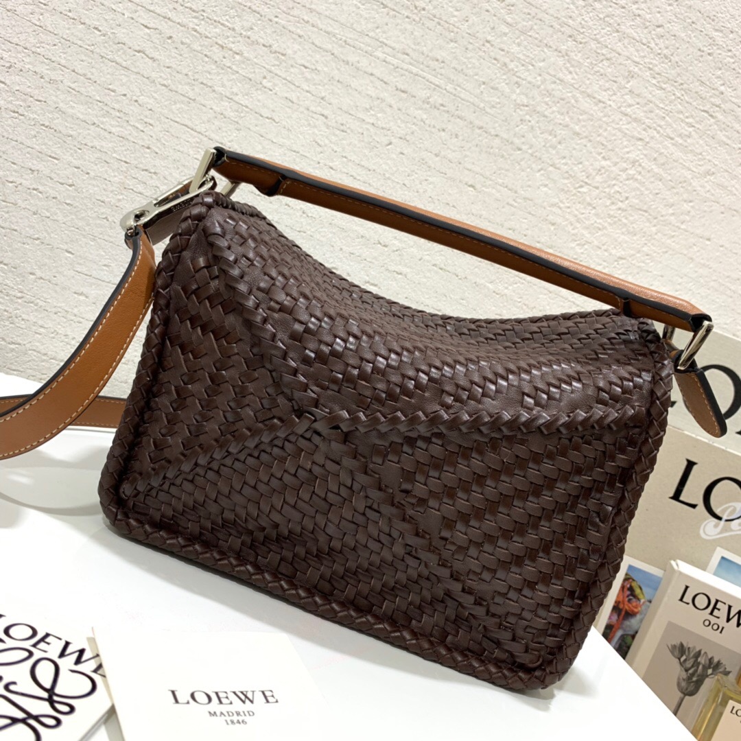 臺灣桃園市羅意威幾何包價格 LOEWE Puzzle Woven Small Bag Brunette