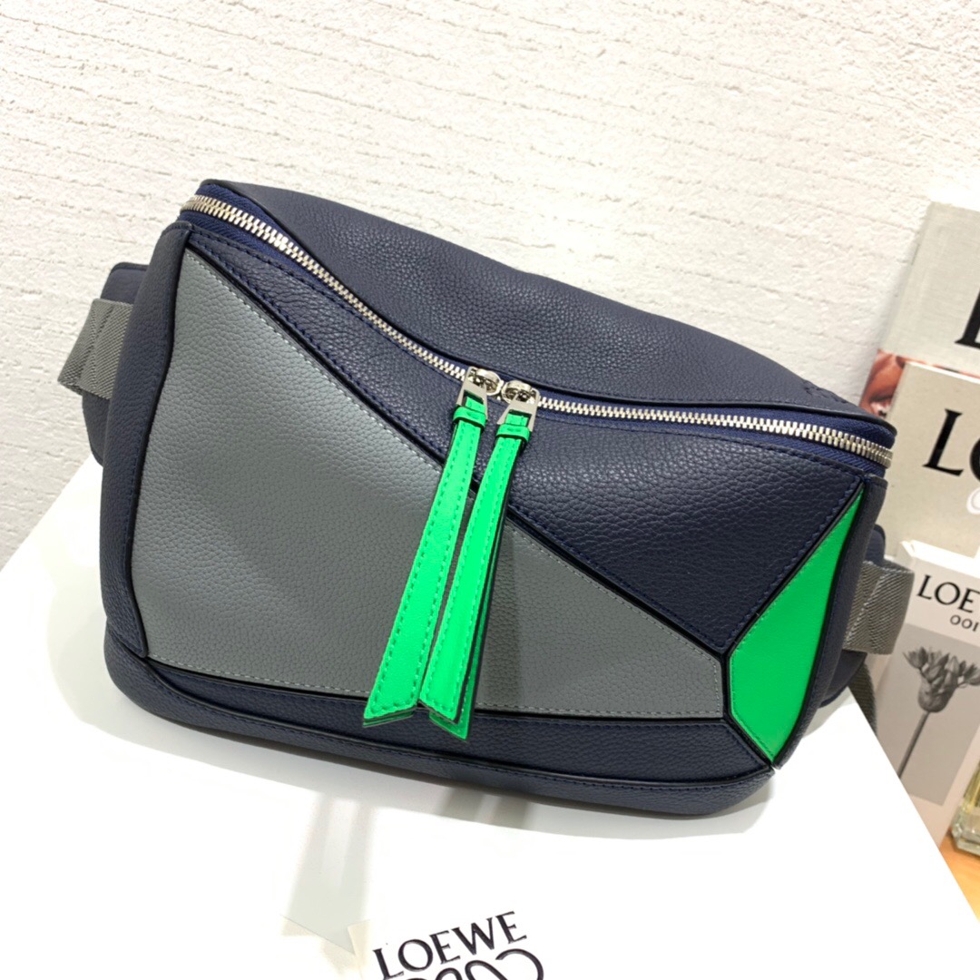 臺灣臺中市 LOEWE Puzzle Sling Deep Blue/Green