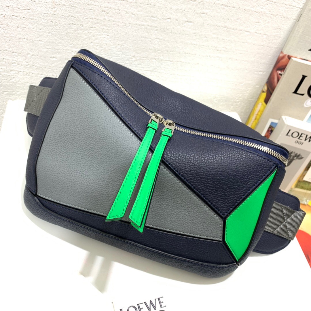 臺灣臺中市 LOEWE Puzzle Sling Deep Blue/Green