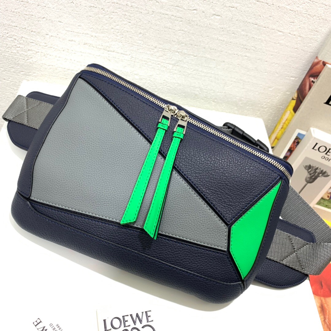 臺灣臺中市 LOEWE Puzzle Sling Deep Blue/Green