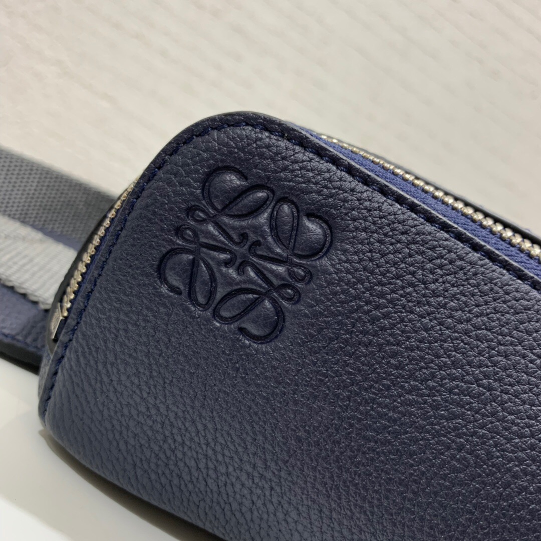 臺灣臺中市 LOEWE Puzzle Sling Deep Blue/Green