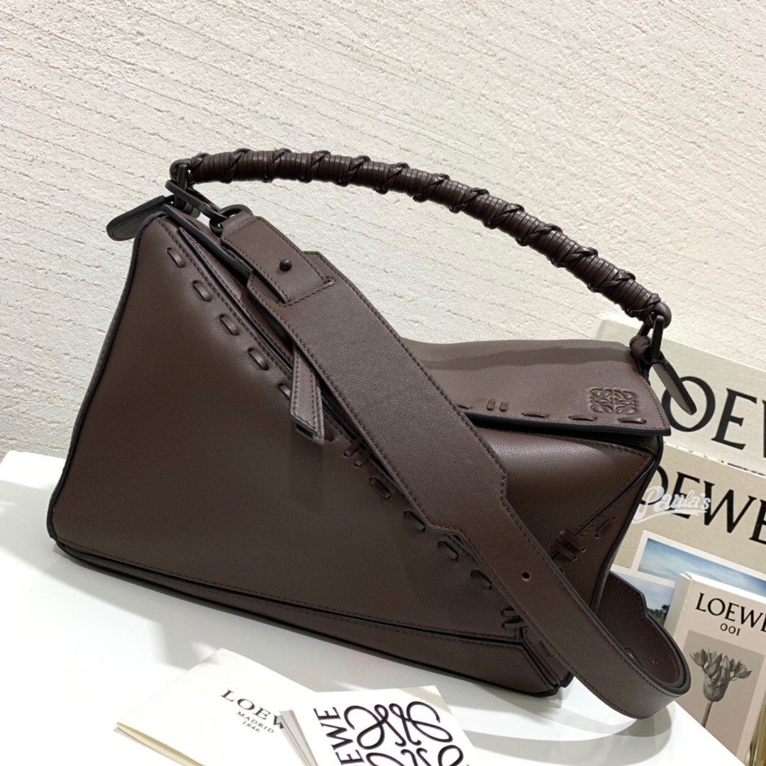 香港 LOEWE羅意威包包 價格及圖片LOEWE Puzzle Bag 手工縫線螺旋編織手柄