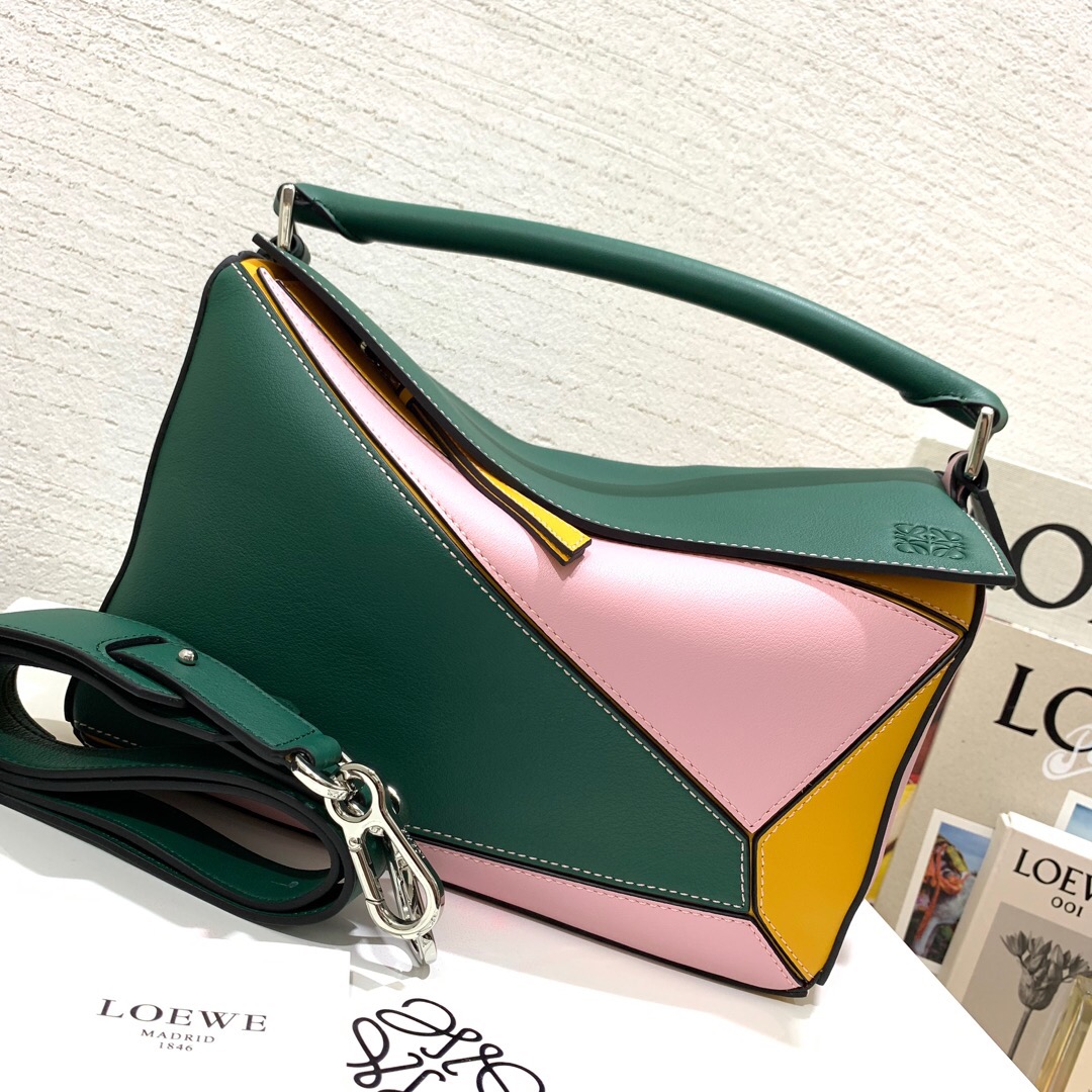 臺灣臺中羅意威幾何包價格 LOEWE Puzzle Small Bag Green/Pastel Pink