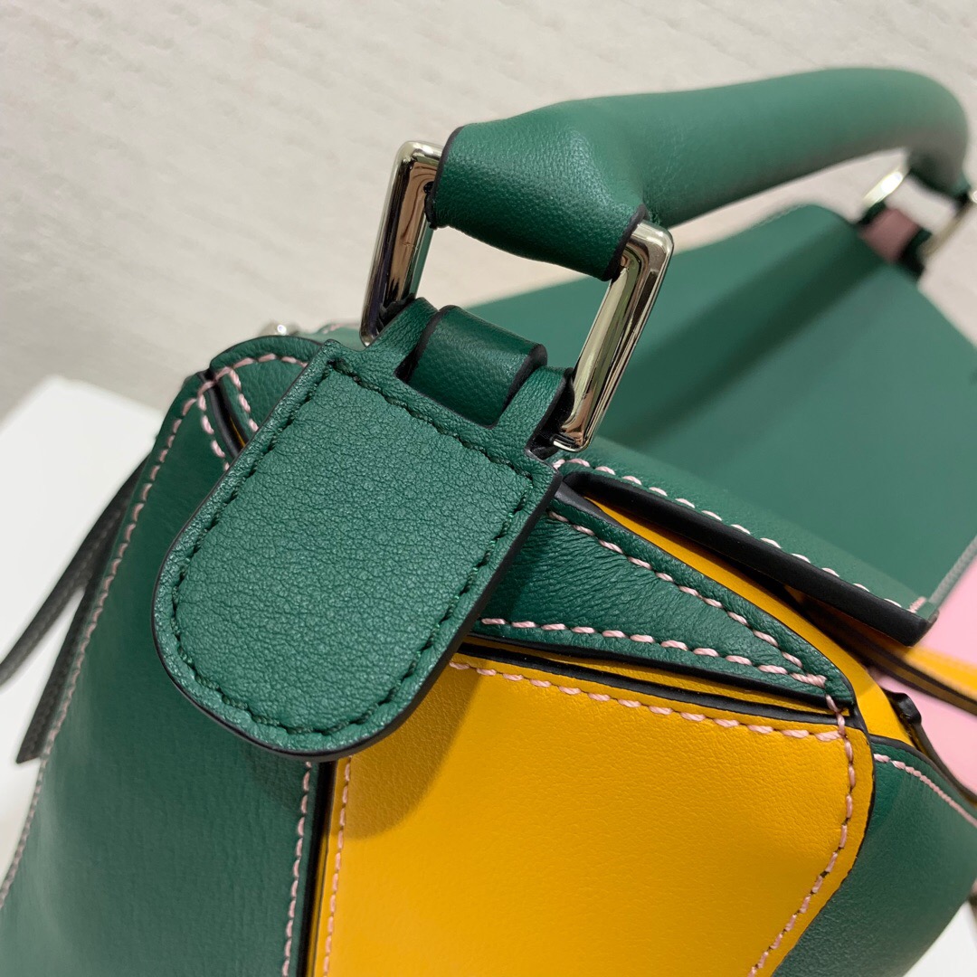 臺灣臺中羅意威幾何包價格 LOEWE Puzzle Small Bag Green/Pastel Pink