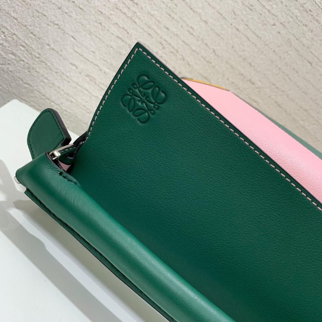 臺灣臺中羅意威幾何包價格 LOEWE Puzzle Small Bag Green/Pastel Pink