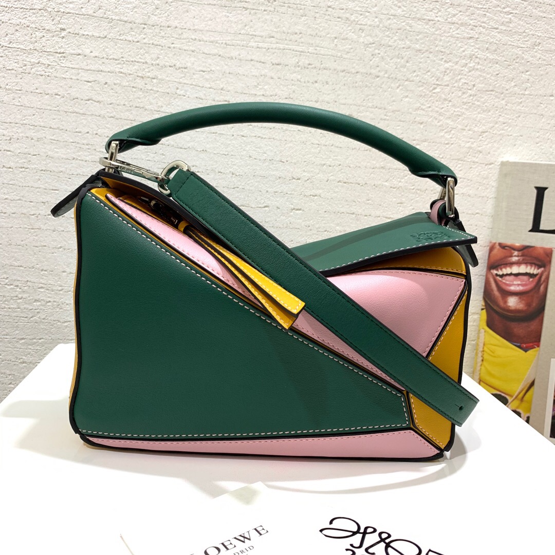 臺灣臺中羅意威幾何包價格 LOEWE Puzzle Small Bag Green/Pastel Pink