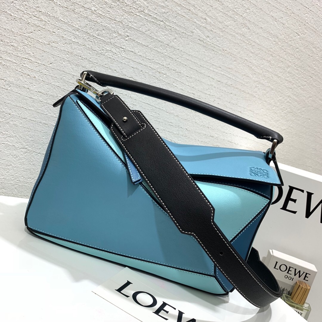 loewe puzzle 中號和小號 loewe Puzzle Small Bag Light Blue/Aqua