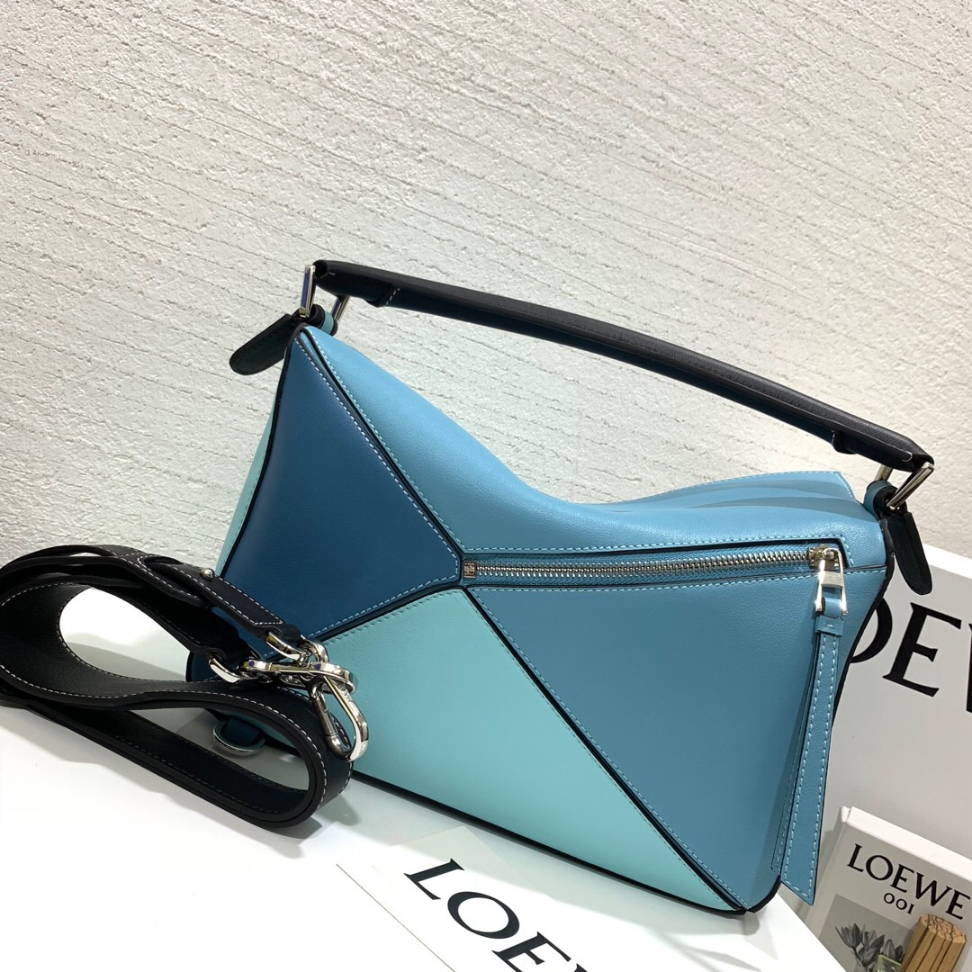 loewe puzzle 中號和小號 loewe Puzzle Small Bag Light Blue/Aqua