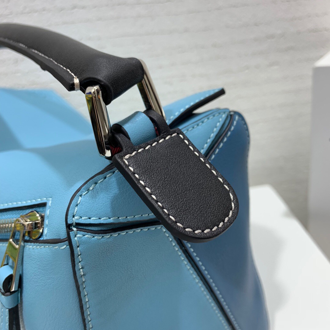 loewe puzzle 中號和小號 loewe Puzzle Small Bag Light Blue/Aqua