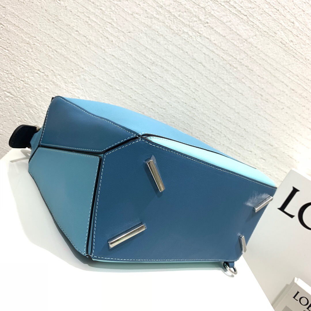 loewe puzzle 中號和小號 loewe Puzzle Small Bag Light Blue/Aqua