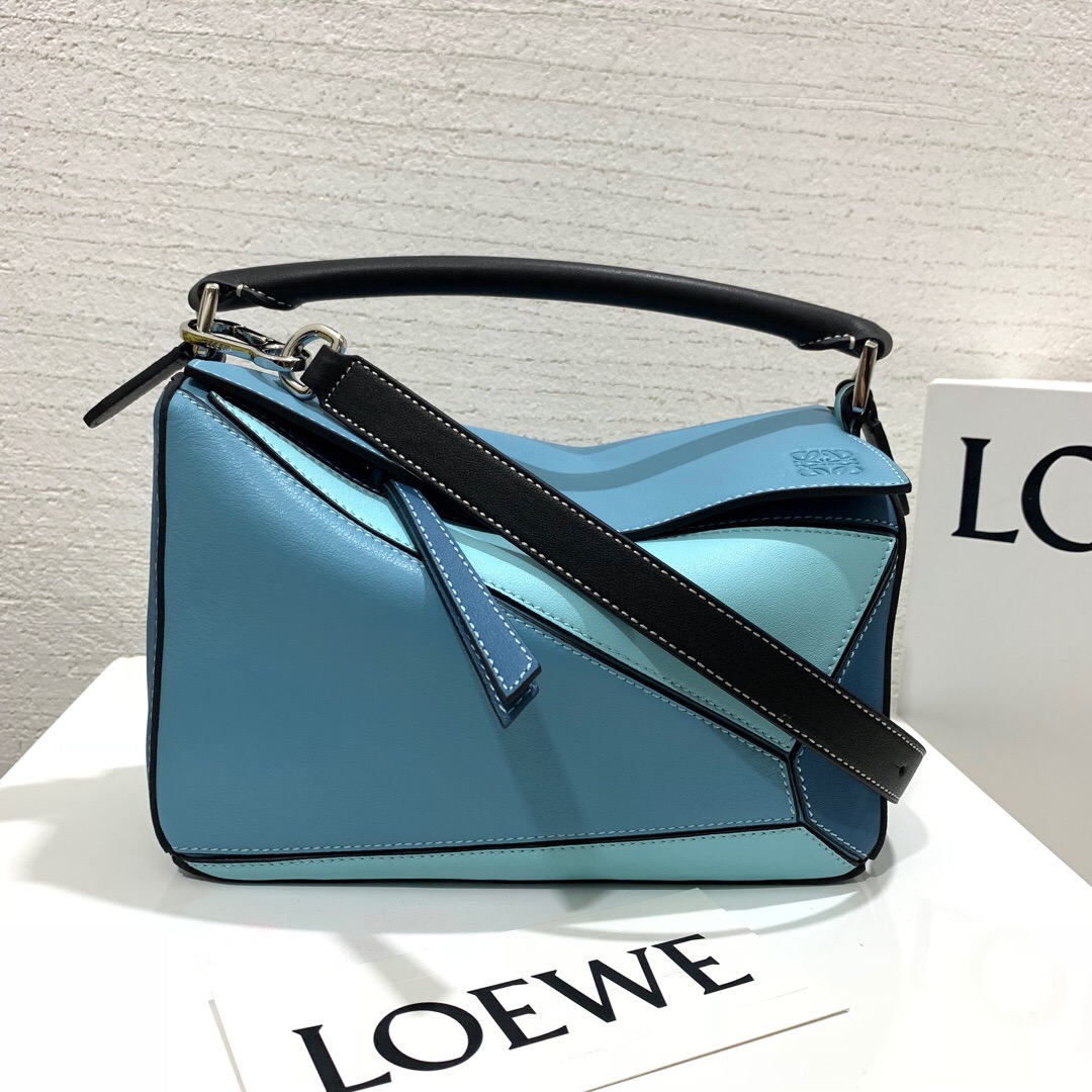 loewe puzzle 中號和小號 loewe Puzzle Small Bag Light Blue/Aqua