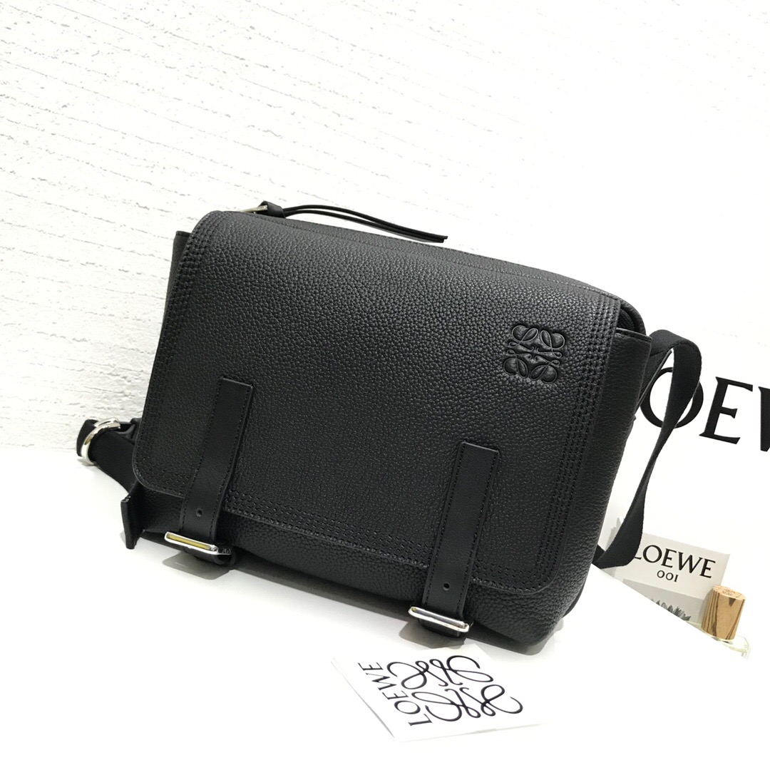 臺灣新北羅意威郵差包價格 LOEWE Military Messenger Xs Bag 黑色