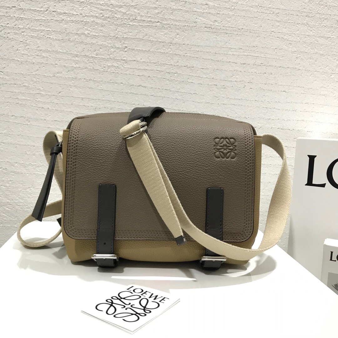 羅意威郵差包價格及圖片 LOEWE Military Messenger Xs Bag